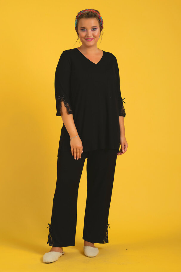 STRETCH PYJAMAS SET WITH LACE DETAIL