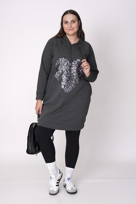 Büyük Moda - SWEATSHIRT DRESS WITH HEART SEQUIN DETAIL (1) Büyük Moda - SWEATSHIRT DRESS WITH HEART SEQUIN DETAIL (1)