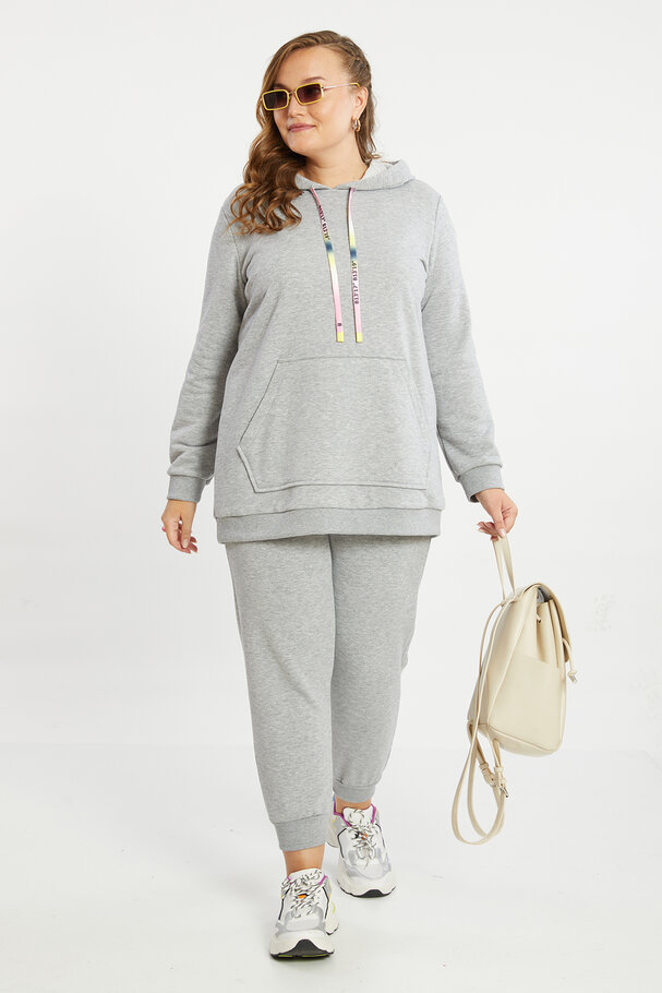 SWEATSHIRT WITH POUCH POCKET