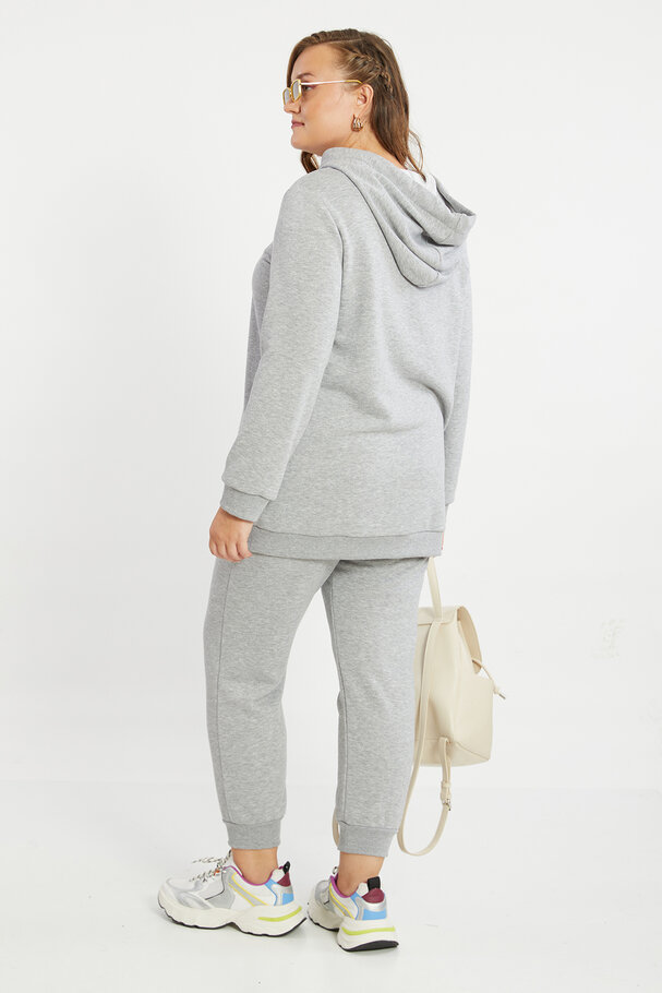 SWEATSHIRT WITH POUCH POCKET