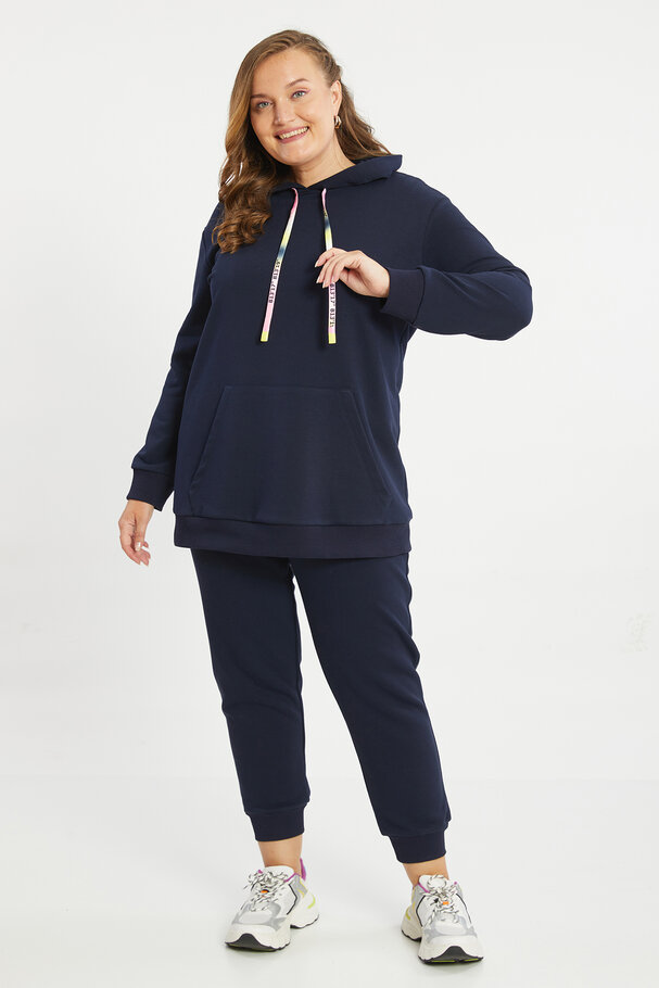 SWEATSHIRT WITH POUCH POCKET