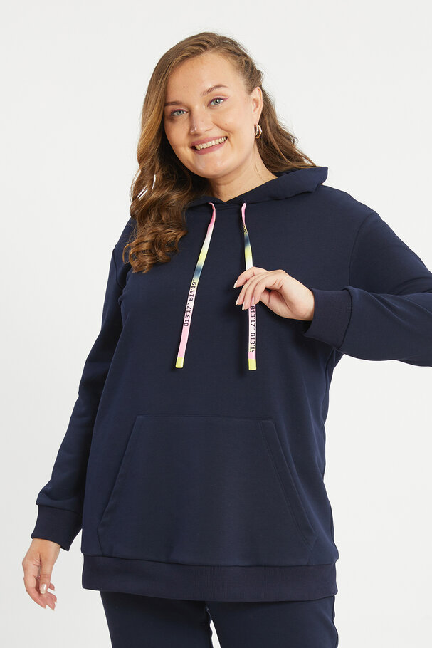 SWEATSHIRT WITH POUCH POCKET