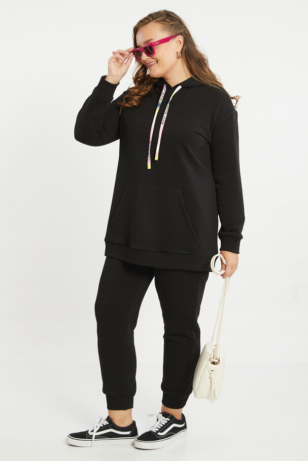 SWEATSHIRT WITH POUCH POCKET