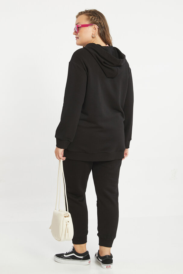 SWEATSHIRT WITH POUCH POCKET