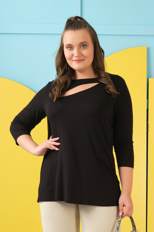 T-SHIRT WITH CUT-OUT DETAIL