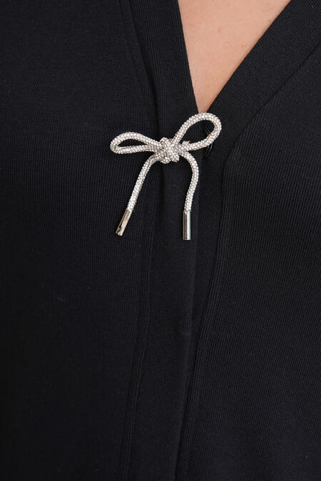 Büyük Moda - TAŞLI FİYONK DETAYLI HIRKA (1) Büyük Moda - TAŞLI FİYONK DETAYLI HIRKA (1)