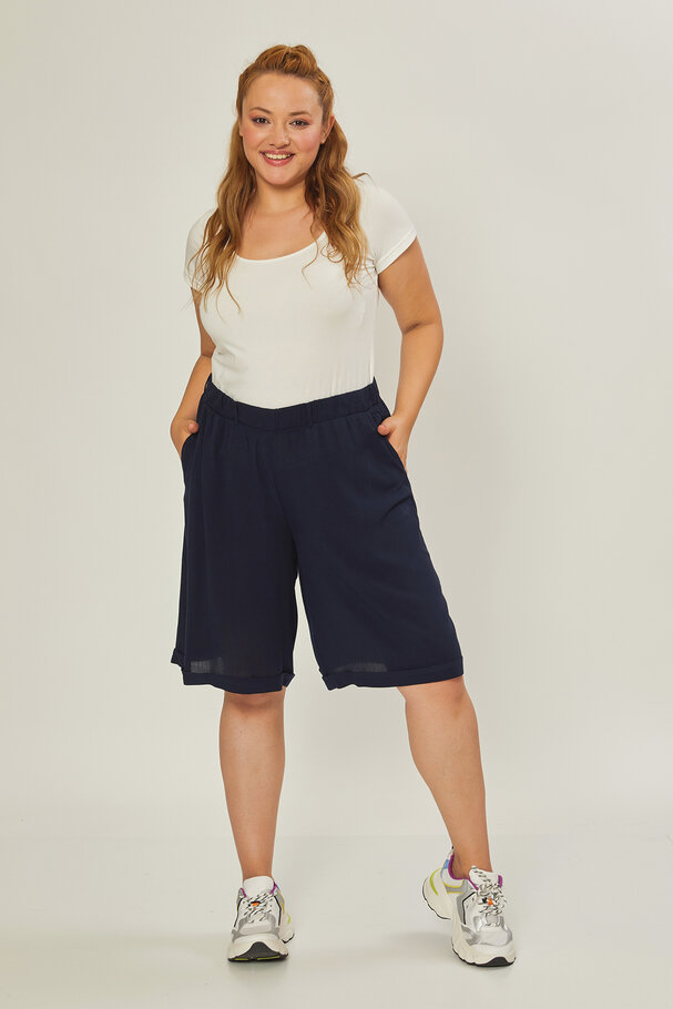 TEXTURED VISCOSE BERMUDA SHORTS