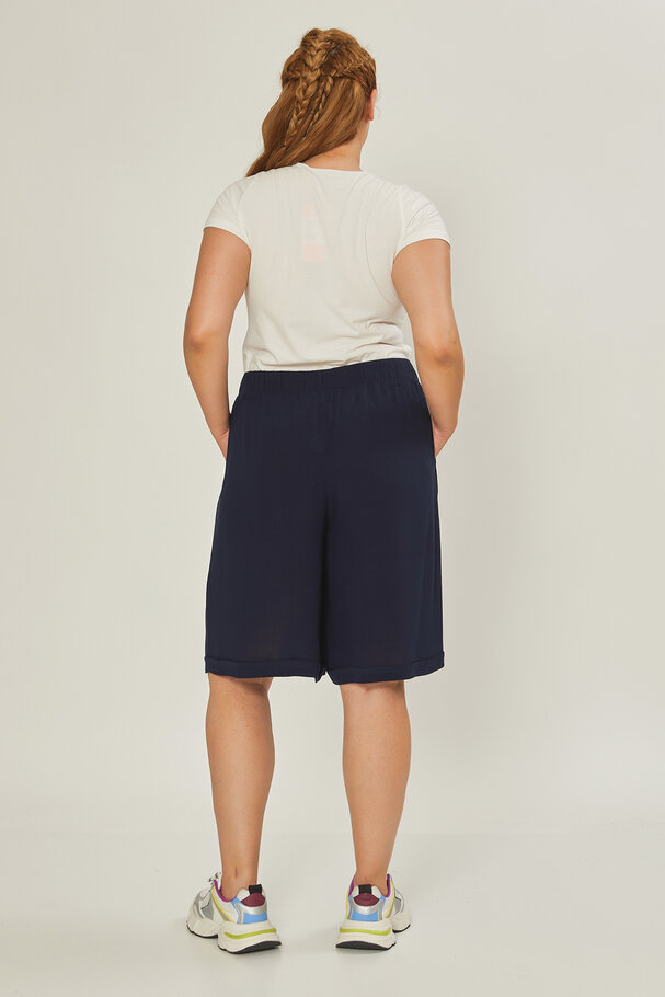 TEXTURED VISCOSE BERMUDA SHORTS