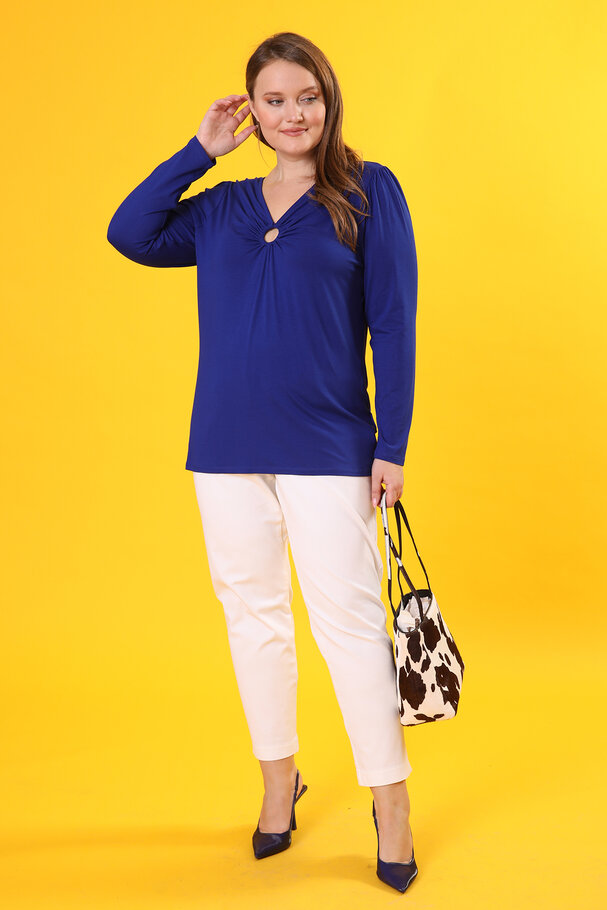 TOP WITH CUT-OUT DETAIL