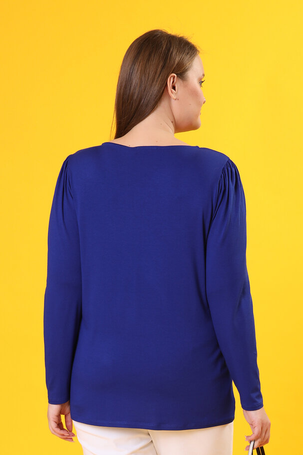 TOP WITH CUT-OUT DETAIL