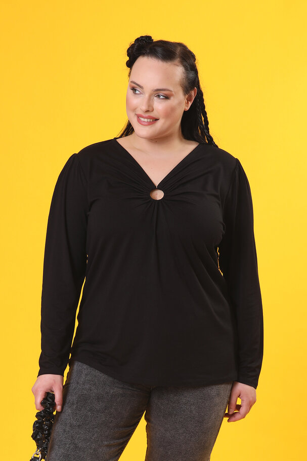 TOP WITH CUT-OUT DETAIL
