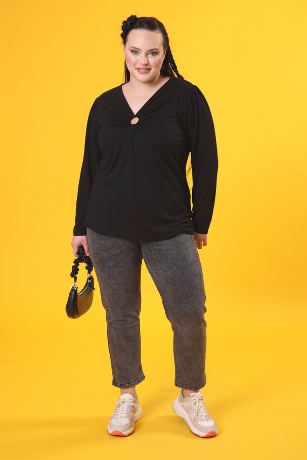 TOP WITH CUT-OUT DETAIL