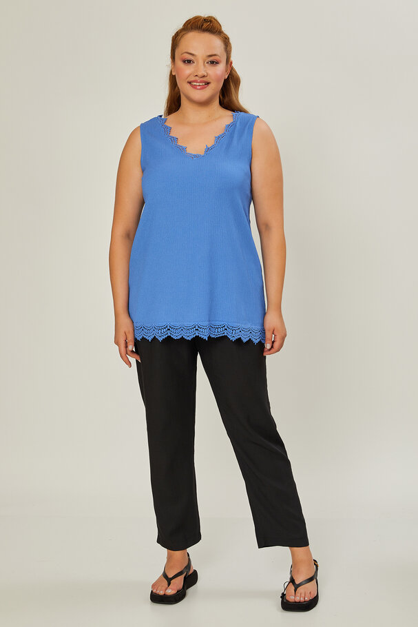 TOP WITH LACE DETAIL