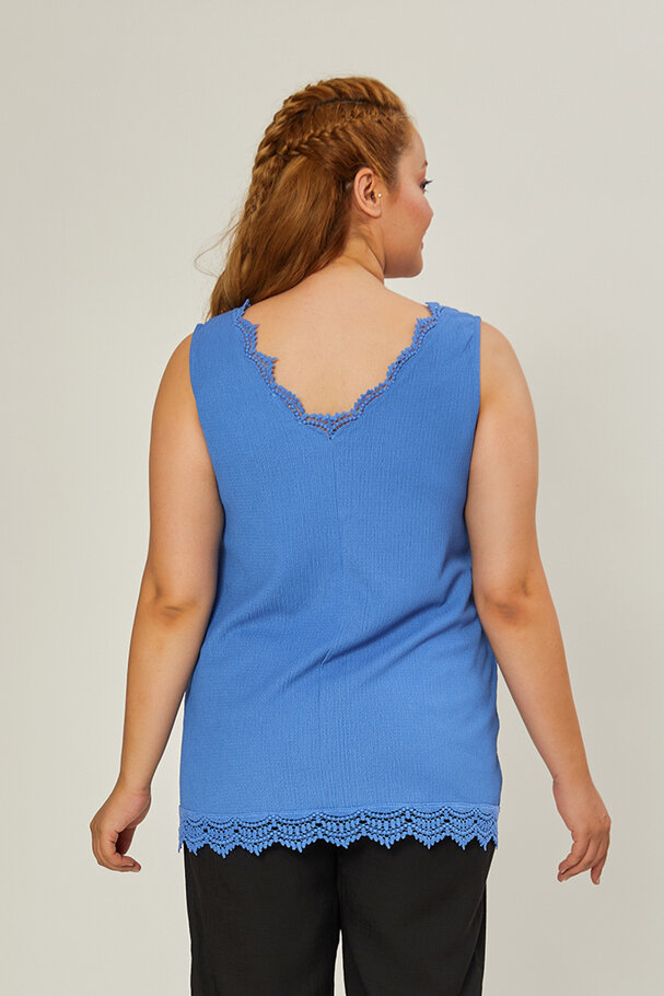 TOP WITH LACE DETAIL