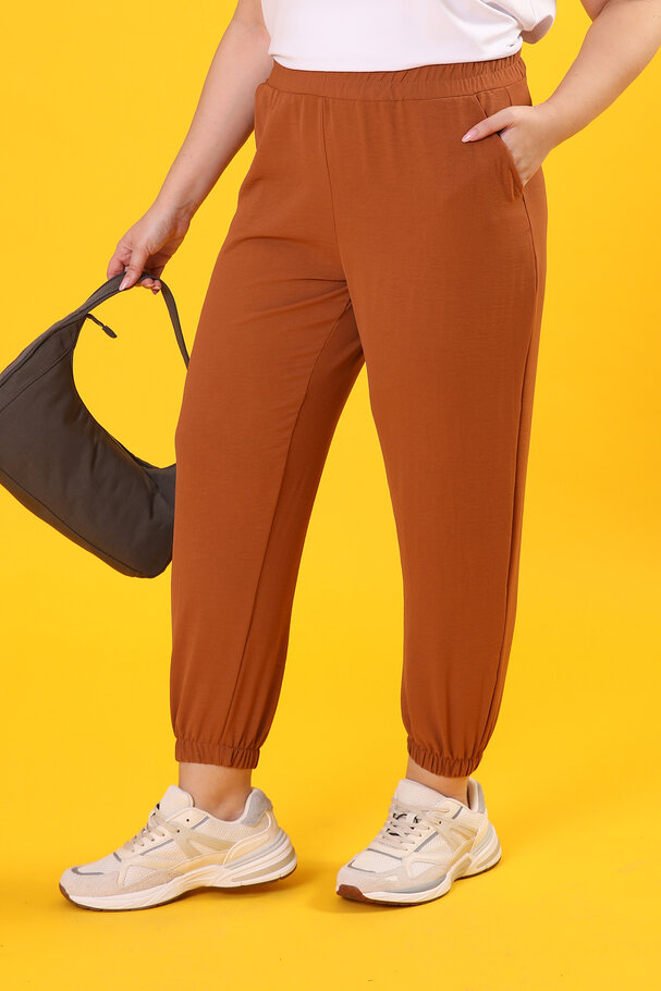 TROUSERS WITH FLOWING FABRIC