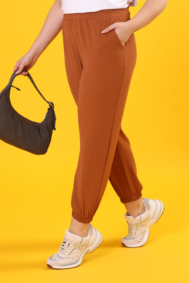 TROUSERS WITH FLOWING FABRIC