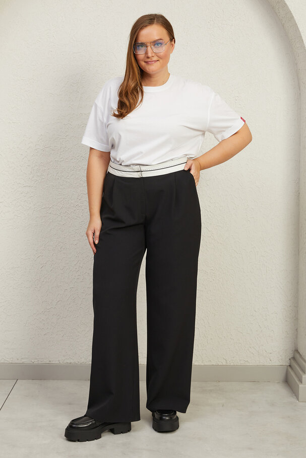TROUSERS WITH TURN-UP WAIST