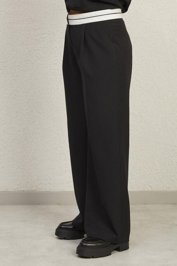 TROUSERS WITH TURN-UP WAIST