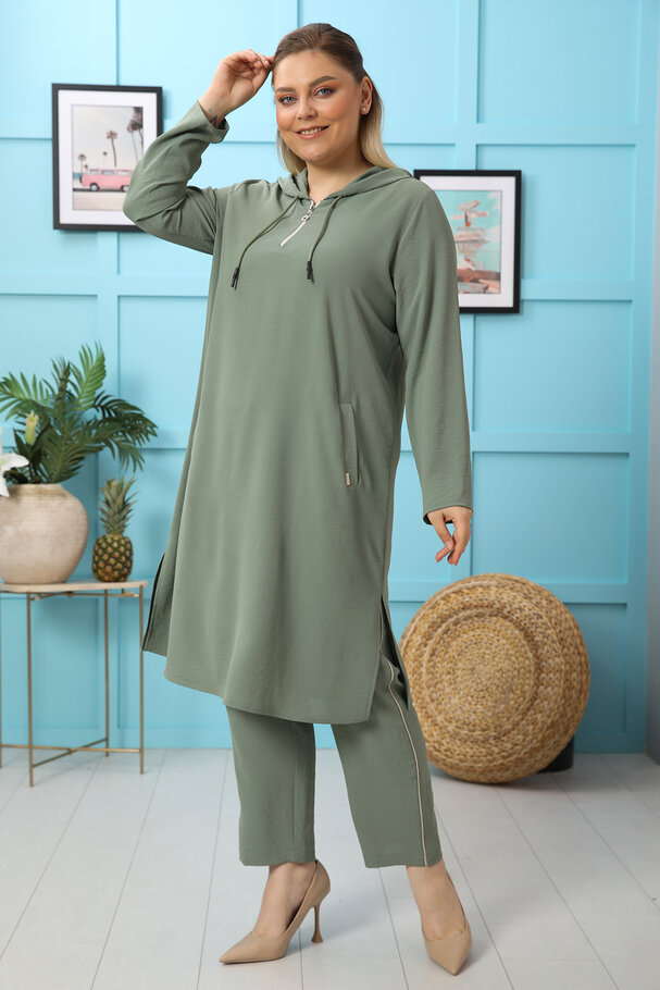 TUNIC AND TROUSERS SET