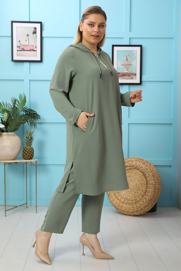 TUNIC AND TROUSERS SET