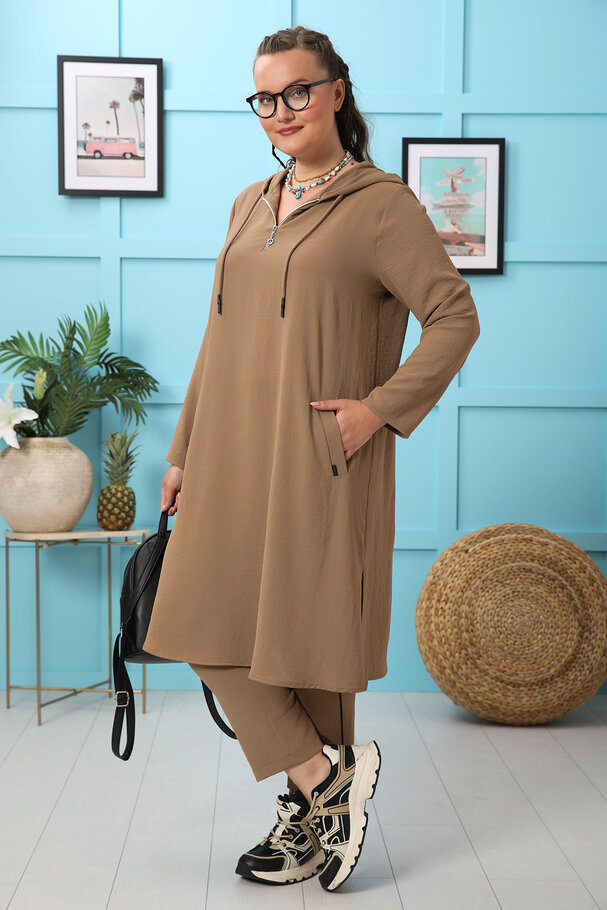 TUNIC AND TROUSERS SET