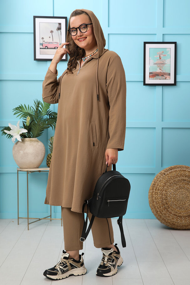 TUNIC AND TROUSERS SET