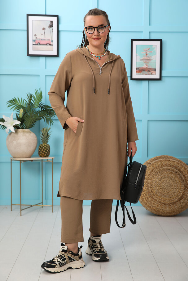 TUNIC AND TROUSERS SET