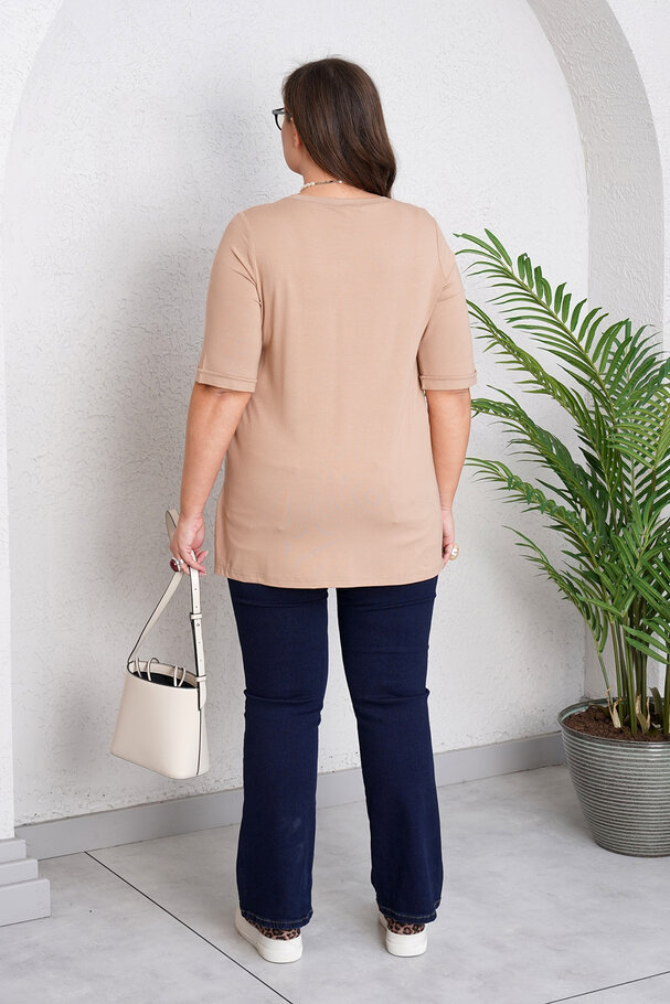 V-NECK BASIC FLOWING T-SHIRT