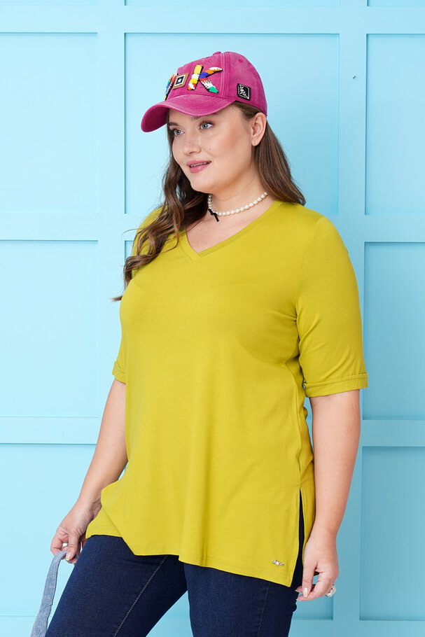 V-NECK BASIC FLOWING T-SHIRT