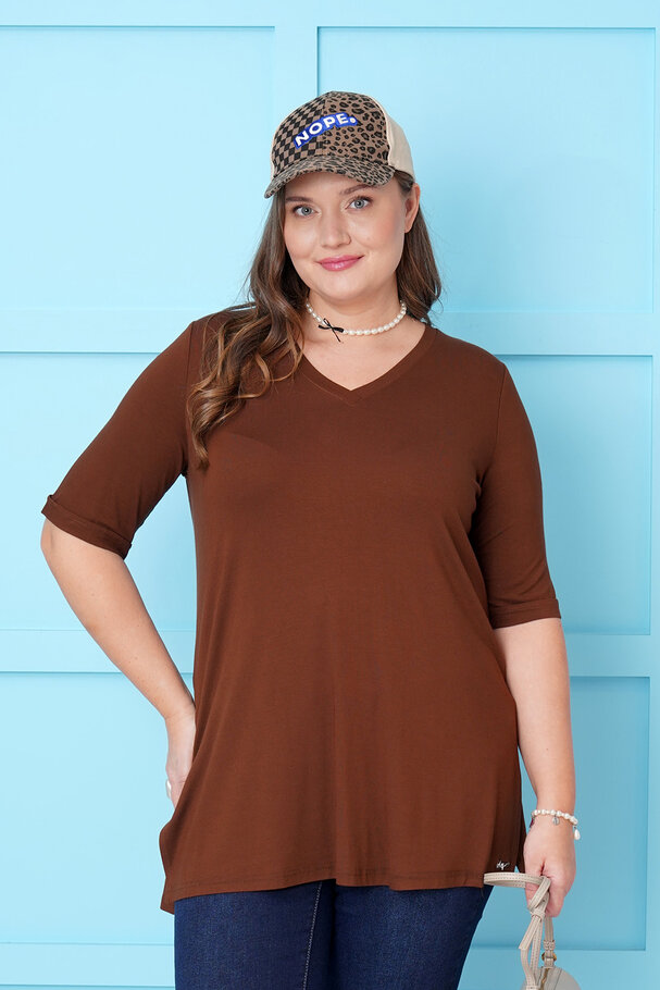 V-NECK BASIC FLOWING T-SHIRT