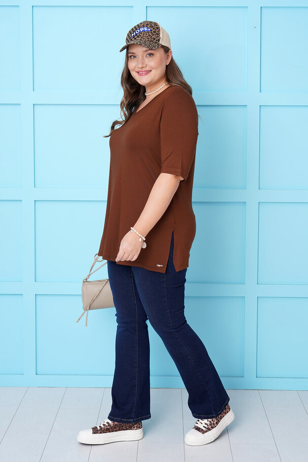 V-NECK BASIC FLOWING T-SHIRT