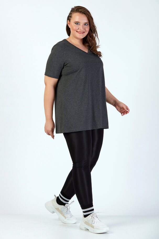 V-NECK BASIC T-SHIRT