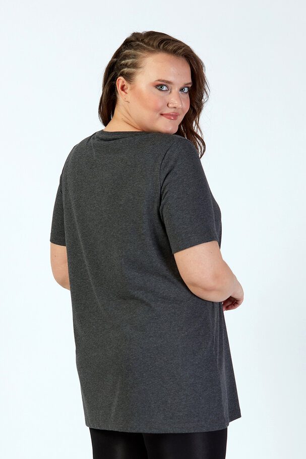 V-NECK BASIC T-SHIRT