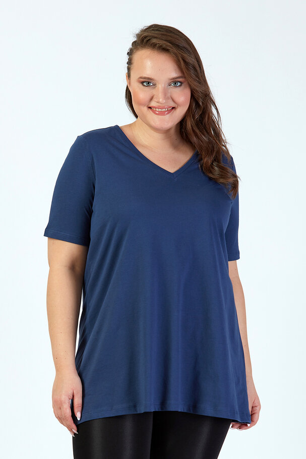 V-NECK BASIC T-SHIRT