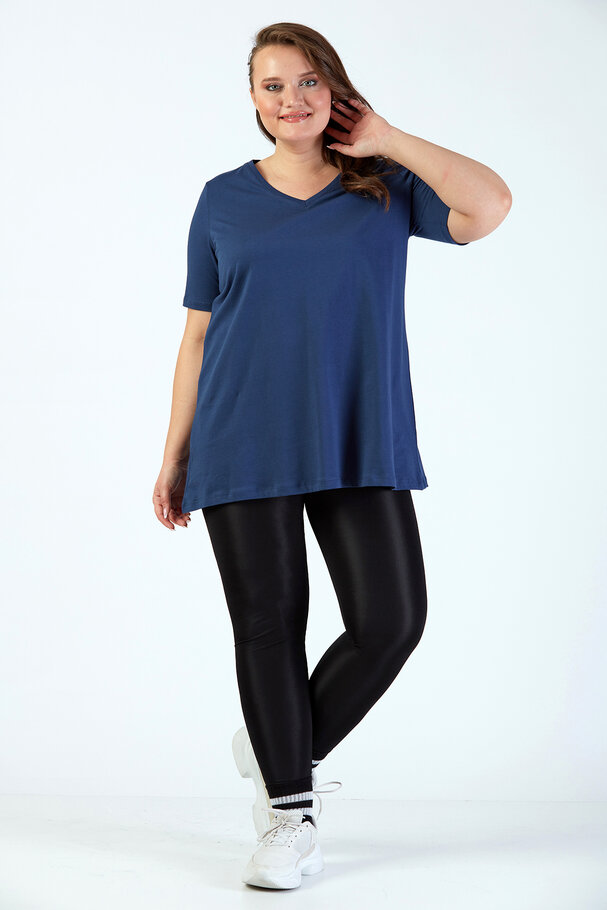 V-NECK BASIC T-SHIRT