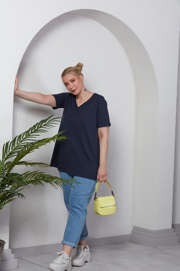 V-NECK BASIC T-SHIRT