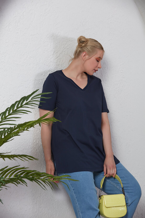 V-NECK BASIC T-SHIRT