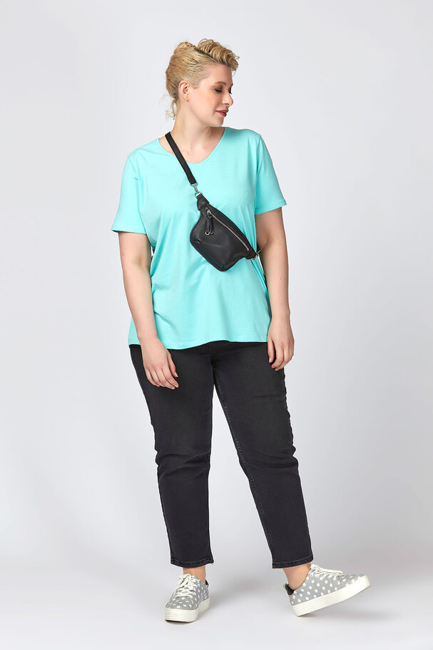 V-NECK BASIC T-SHIRT