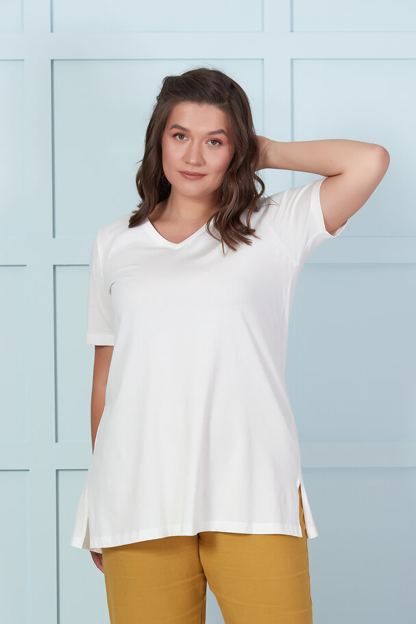 V-NECK BASIC T-SHIRT WITH VENTS