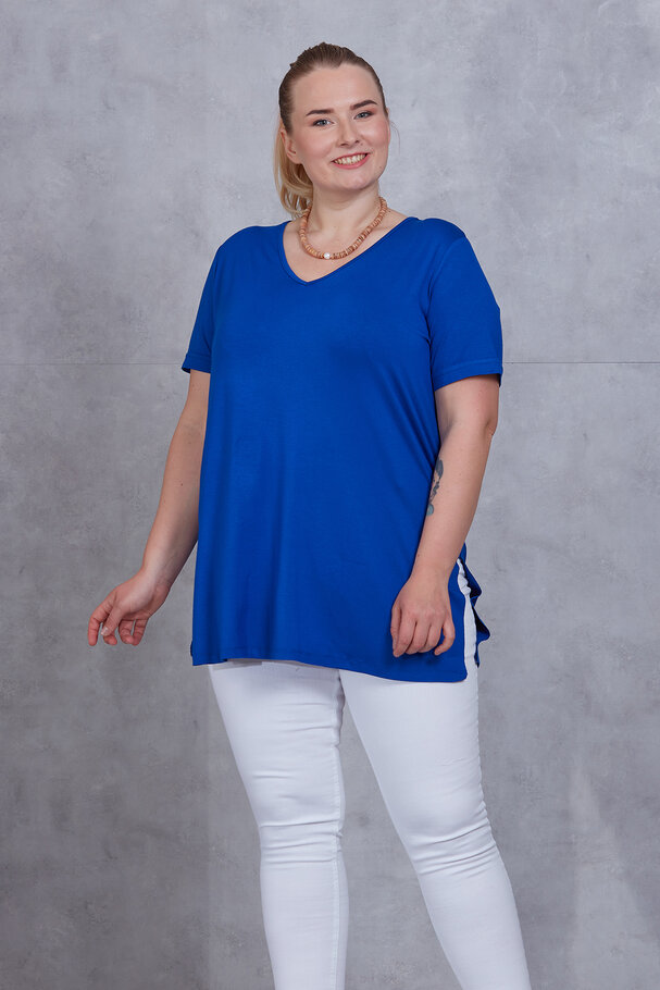 V-NECK BASIC T-SHIRT WITH VENTS