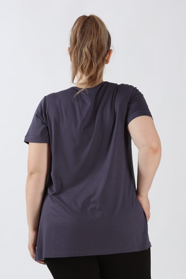 V-NECK BASIC T-SHIRT WITH VENTS