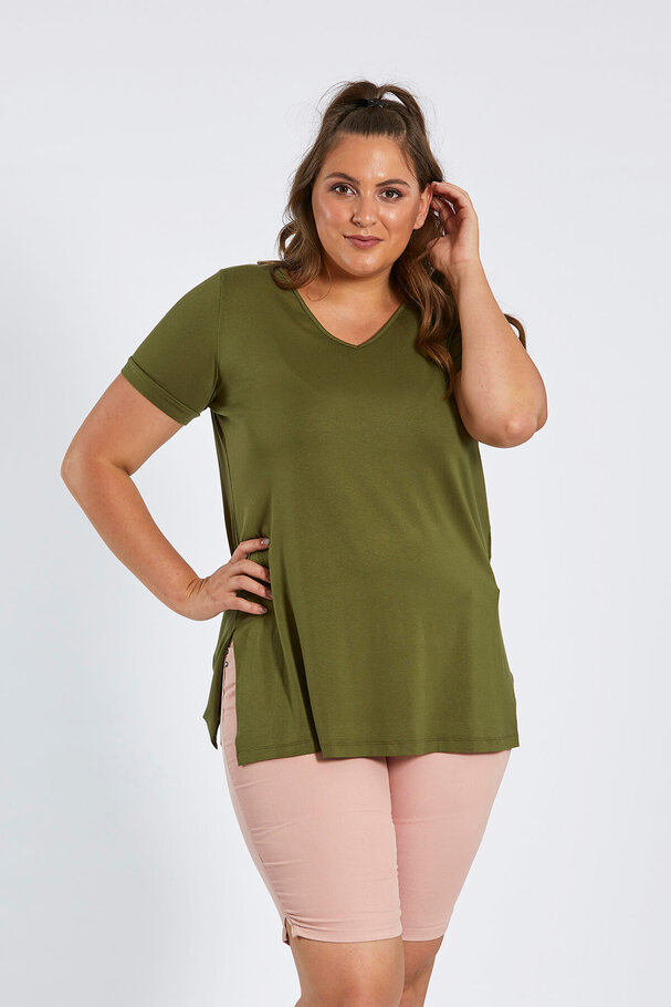 V-NECK BASIC T-SHIRT WITH VENTS