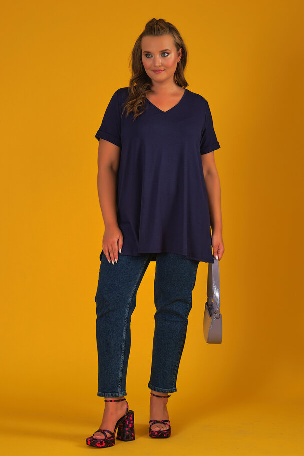 V-NECK BASIC T-SHIRT WITH VENTS