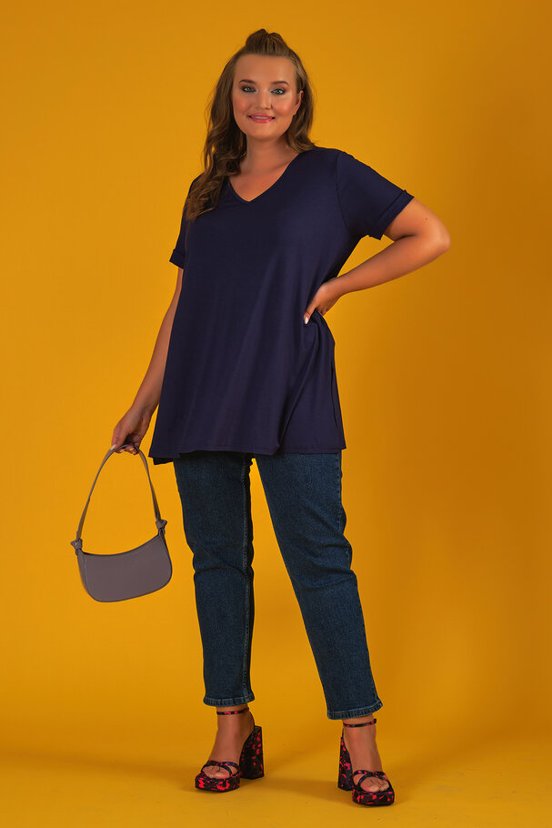 V-NECK BASIC T-SHIRT WITH VENTS