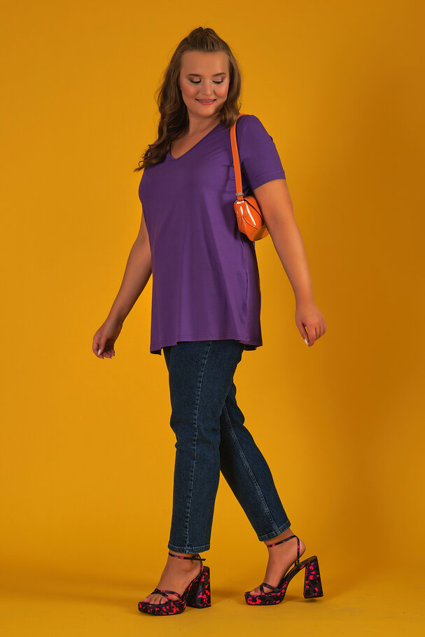 V-NECK BASIC T-SHIRT WITH VENTS