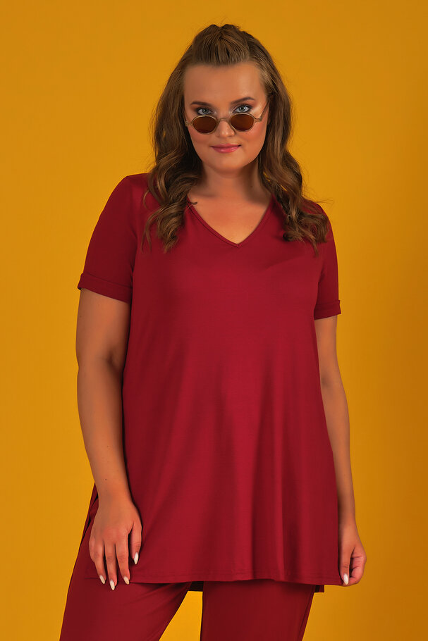 V-NECK BASIC T-SHIRT WITH VENTS