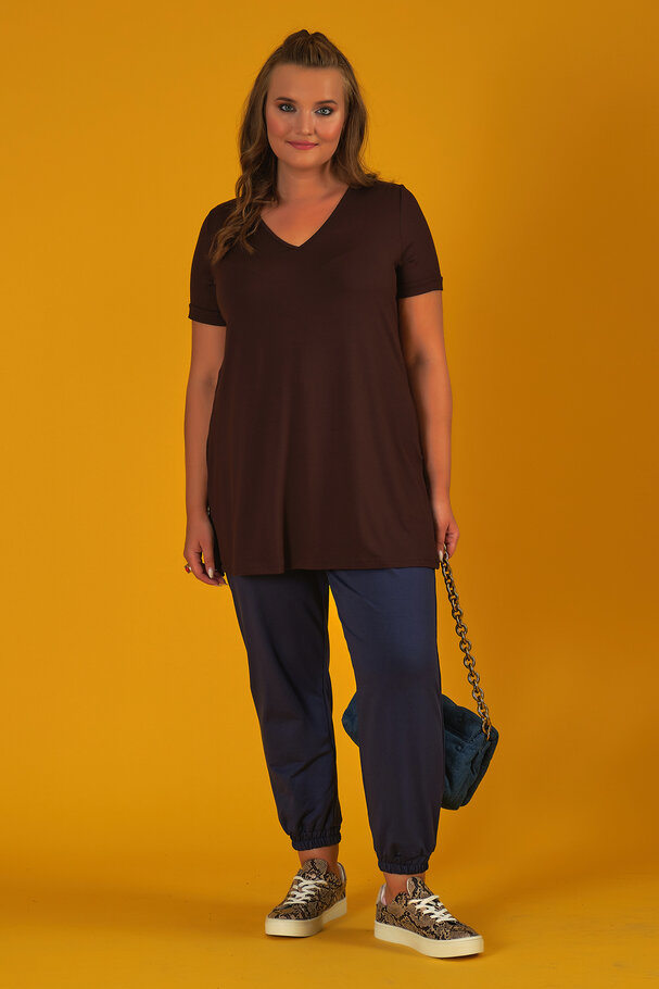 V-NECK BASIC T-SHIRT WITH VENTS