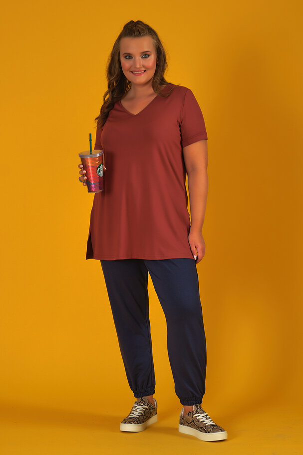 V-NECK BASIC T-SHIRT WITH VENTS