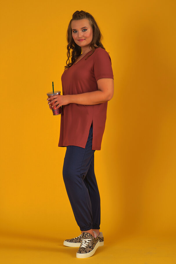 V-NECK BASIC T-SHIRT WITH VENTS