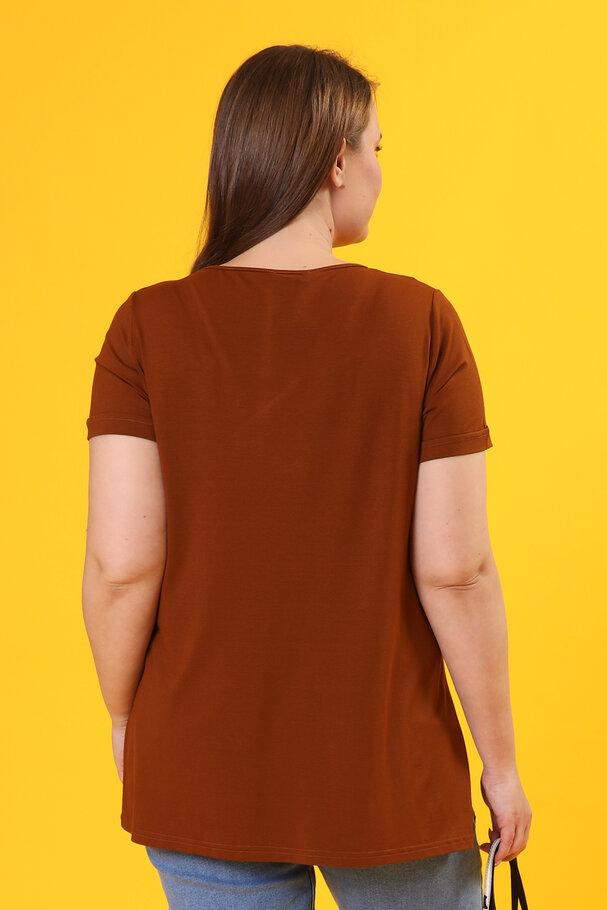 V-NECK BASIC T-SHIRT WITH VENTS